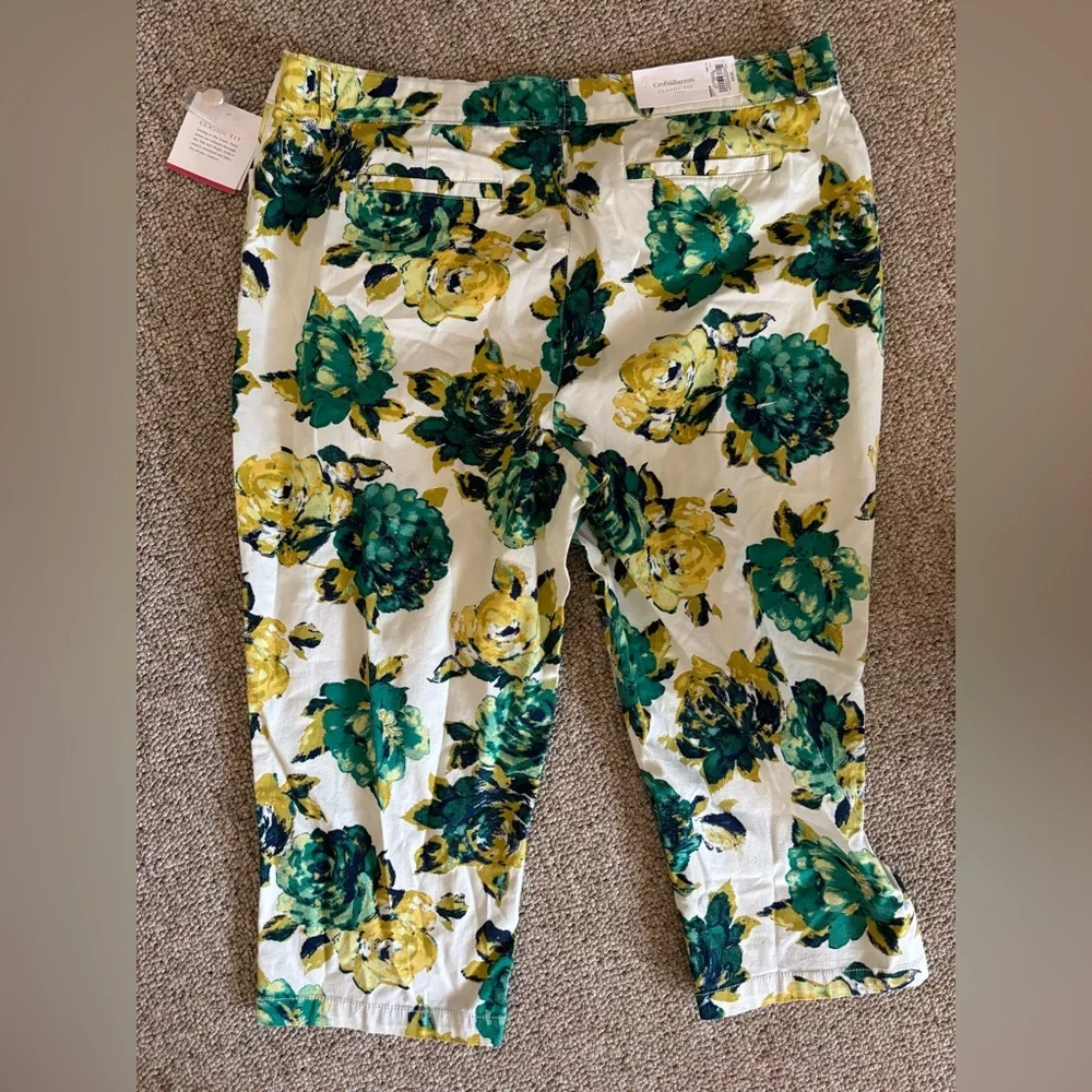 Croft $ Barrow yellow and green floral stretch capris size 18